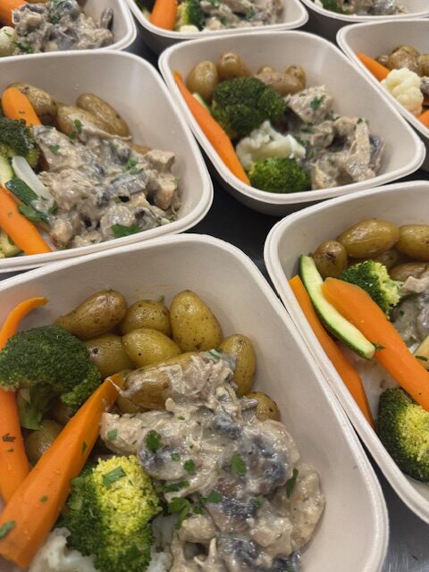 Kip in champignonroomsaus met krieltjes en groentemix